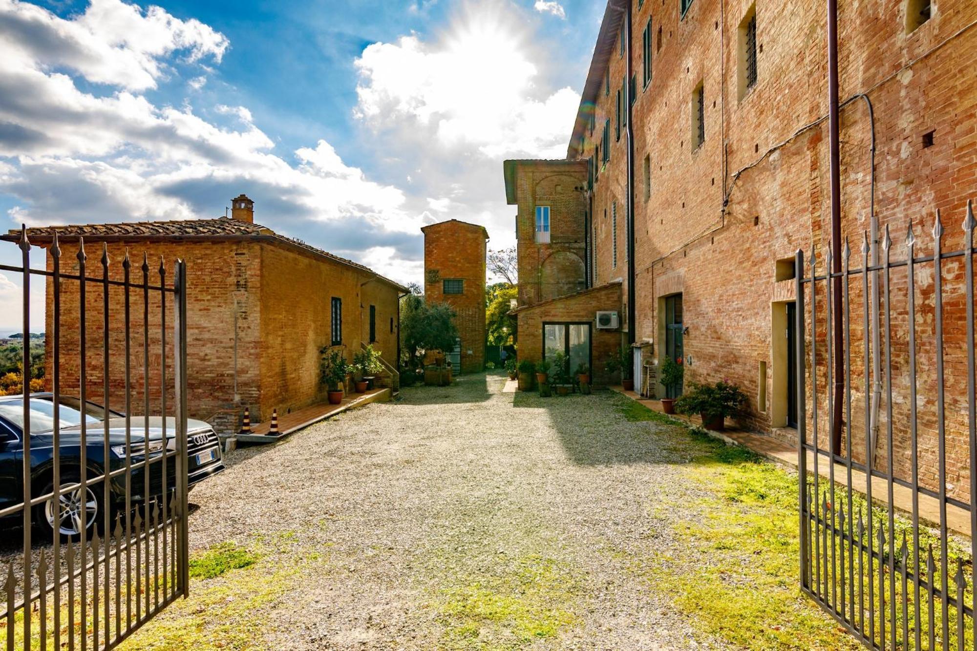 Porta Romana Elegant Apartments With Private Parking! Siena Esterno foto