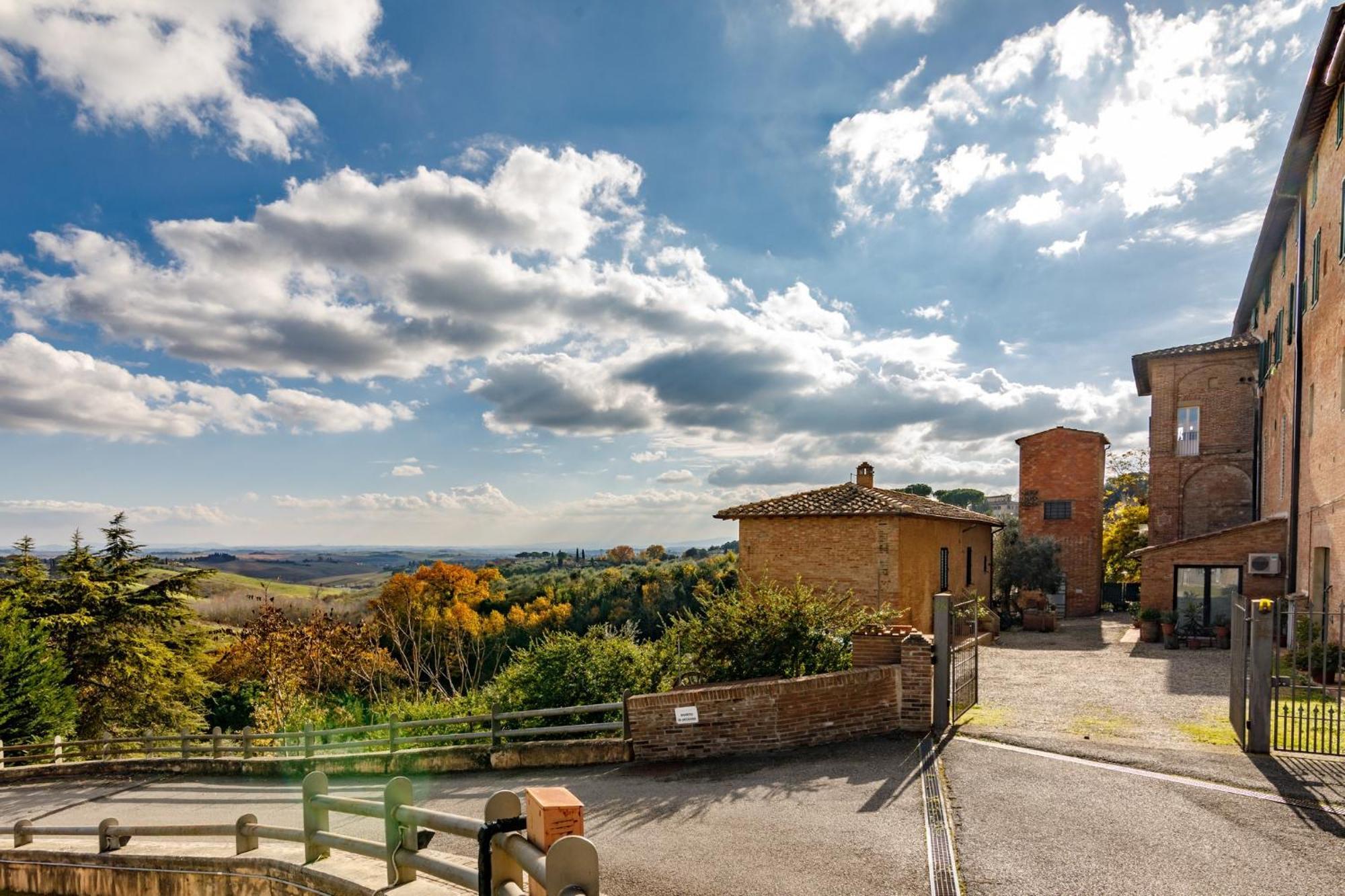 Porta Romana Elegant Apartments With Private Parking! Siena Esterno foto
